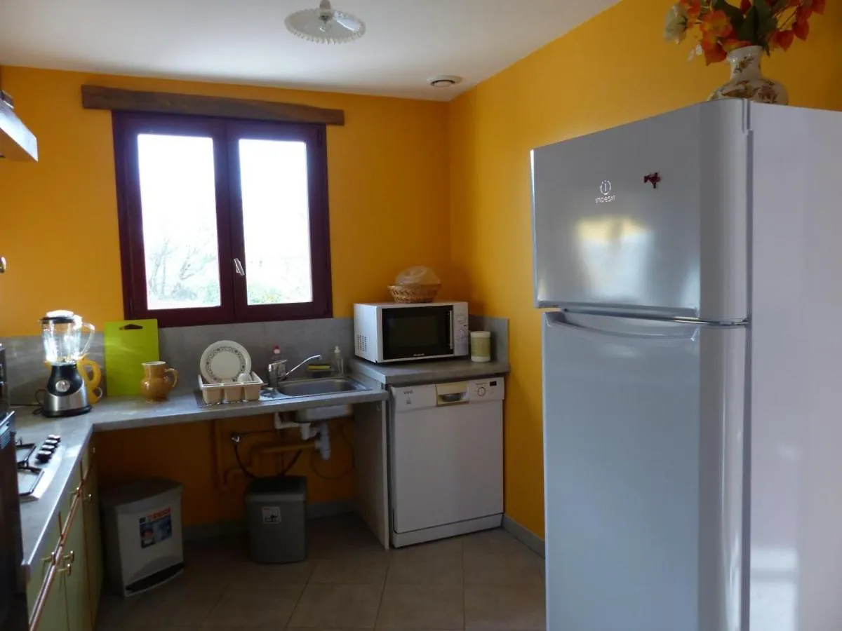 Hébergement de vacances Gîte Dompierre-sur-Besbre, 4 pièces, 6 personnes - FR-1-489-51