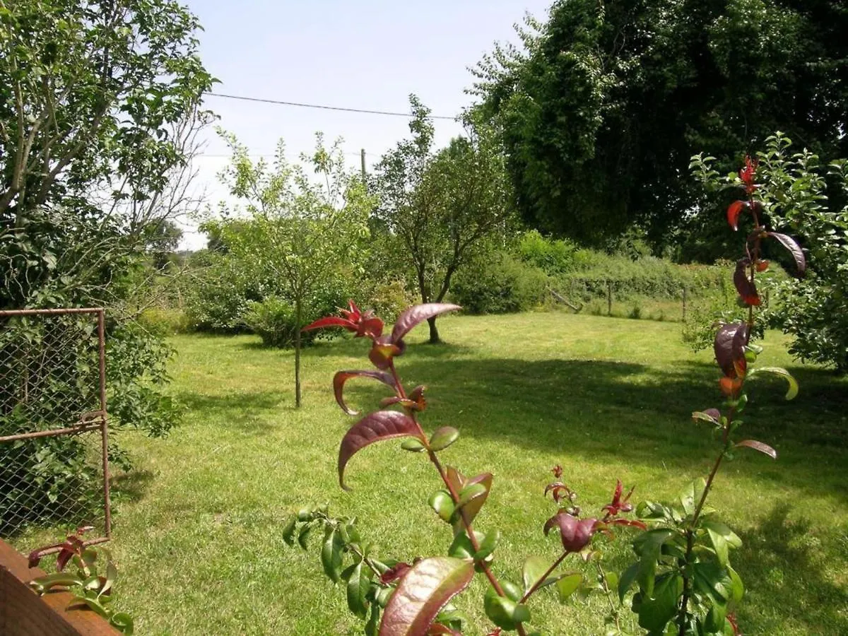 Gîte Dompierre-sur-Besbre, 4 pièces, 6 personnes - FR-1-489-51 Dompierre-sur-Besbre