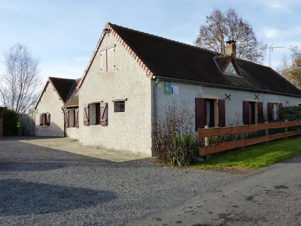 Holiday home Gite 3 Chambres Proche Attractions Avec Jardin & Wi-Fi - Fr-1-489-51 Dompierre-sur-Besbre